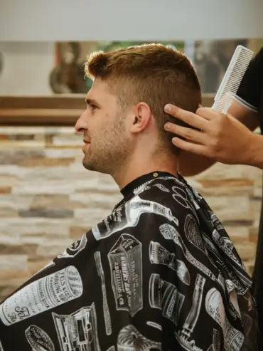 Corte de pelo en la barbería de salamanca