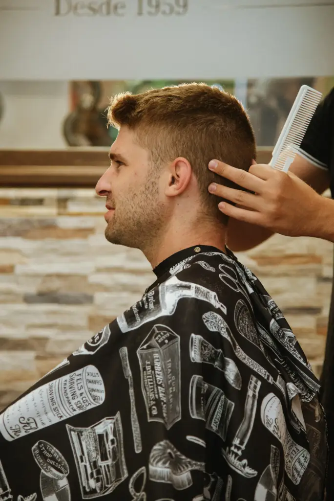 Corte de pelo en la barbería de salamanca