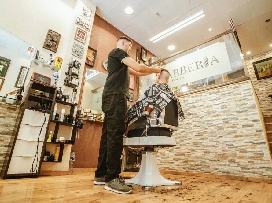 Corte de pelo hombre en la Barbería de Salamanca